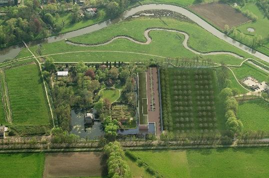 Luchtfoto van landgoed Bouvigne met onder andere de boomgaard