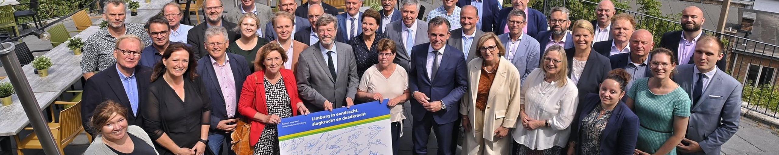 bestuurders betrokken bij de gezamenlijke aanpak waterveilig Limburg