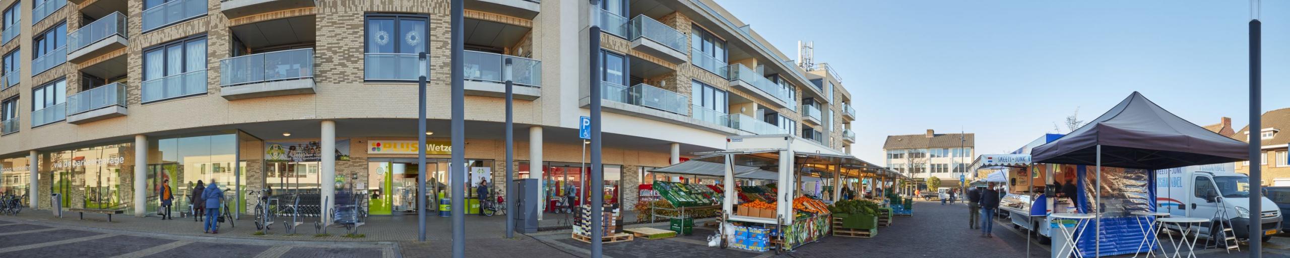 markt Schaesberg met marktkramen