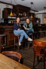 Laura Colaris en Loes Schroe