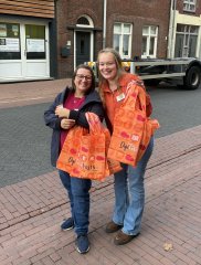 Medewerkers van Bibliocenter Leudal op de markt in Heythuysen