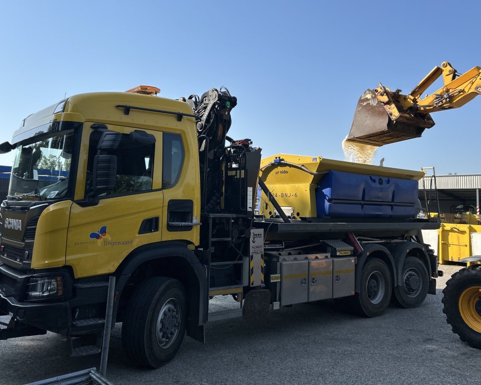 Strooiwagen in de zomer