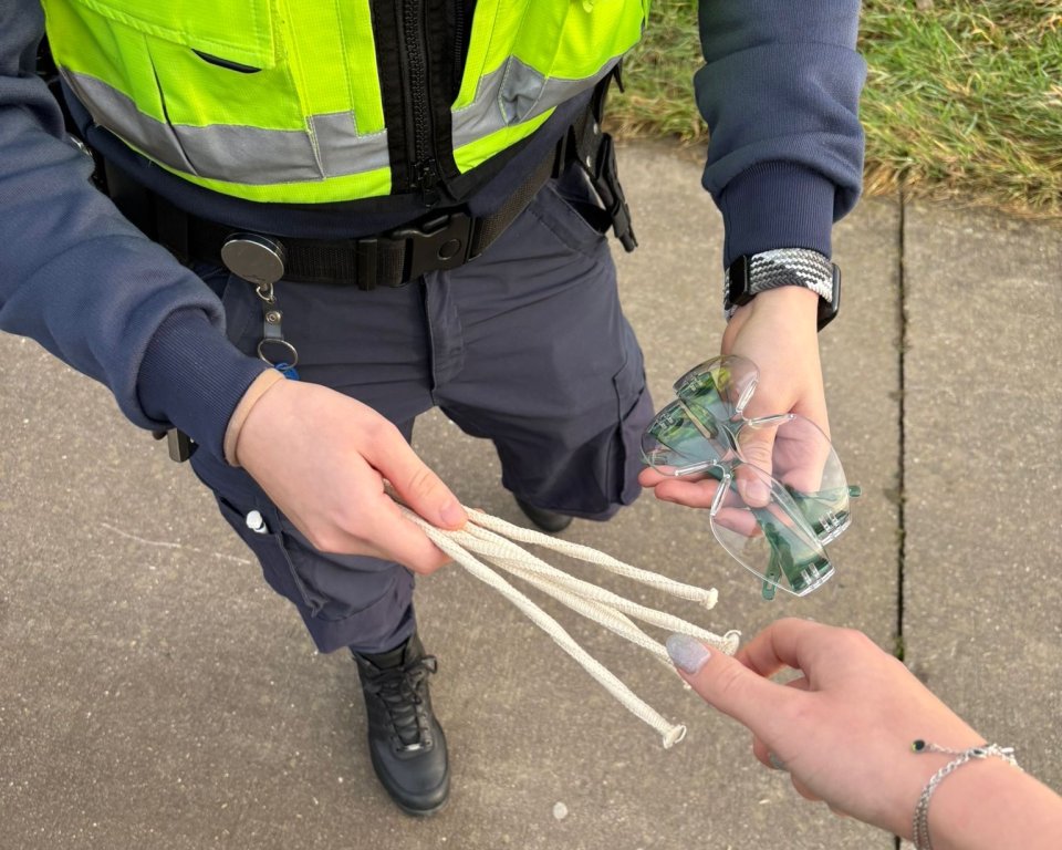 Boa deelt vuurwerklonten en vuurwerkbrillen uit