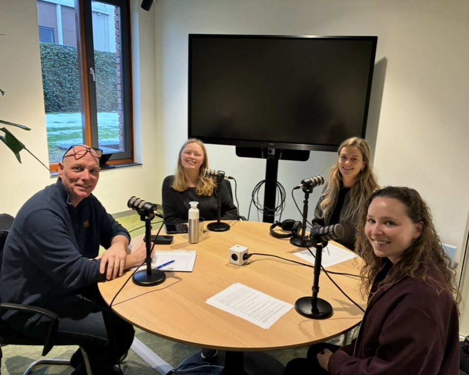 Opnamestudio van de podcastserie Lingewaard Kiest! over de gemeenteraadsverkiezingen van 18 maart 2026