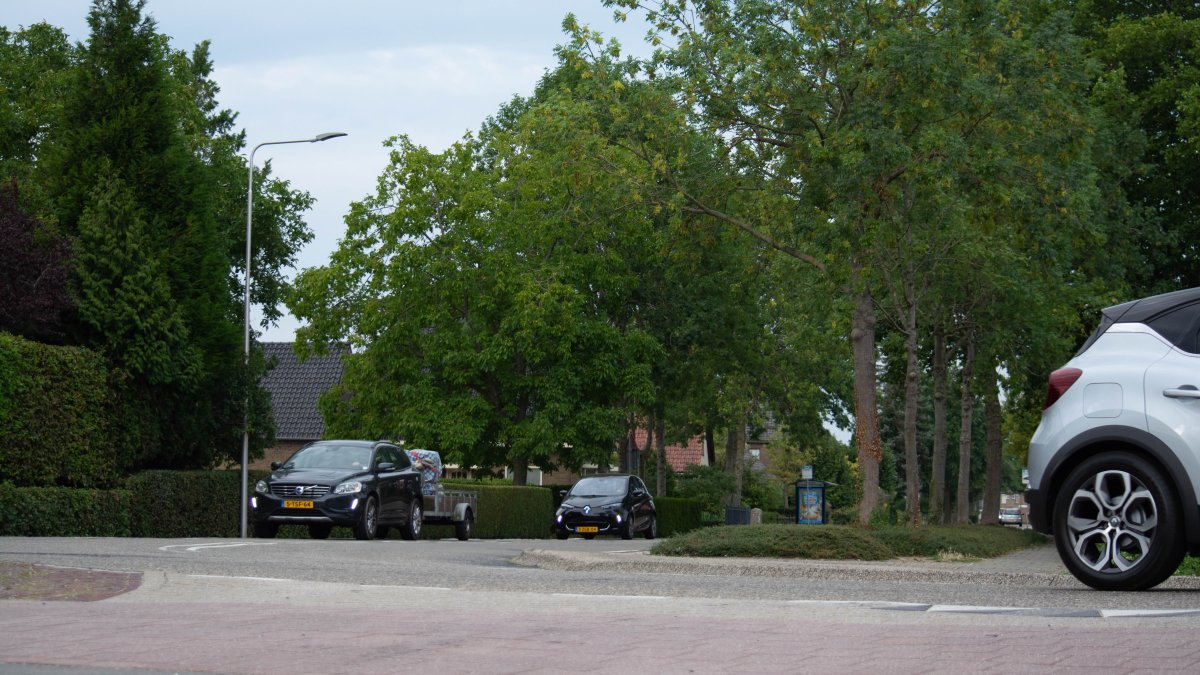 Een derde dorpsauto