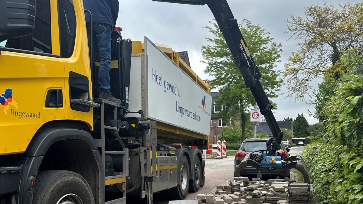 Tegeltaxi Lingewaard haalt gratis tuintegels bij u op