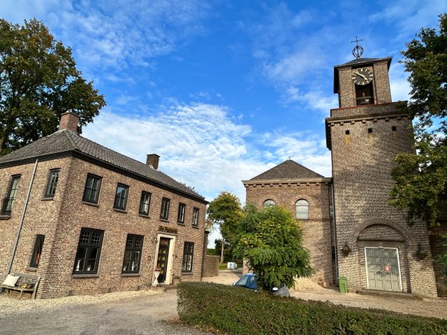 Sint Bavo kerk in Angeren