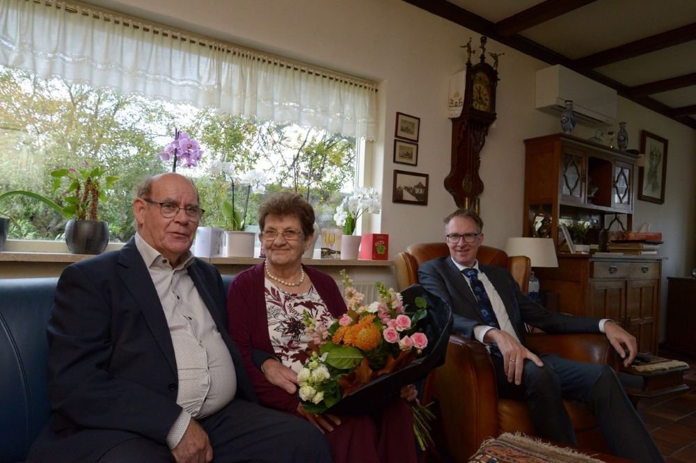 55-jarig bruidspaar Van Bruchem-Bosch en locoburgemeester Gerrit Spelt