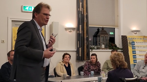Wethouder Jan Vente beantwoordt vragen van inwoners
