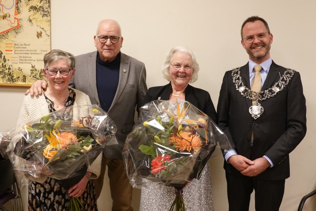 De heer Nap, mevrouw Goedhart en burgemeester Laurens de Graaf