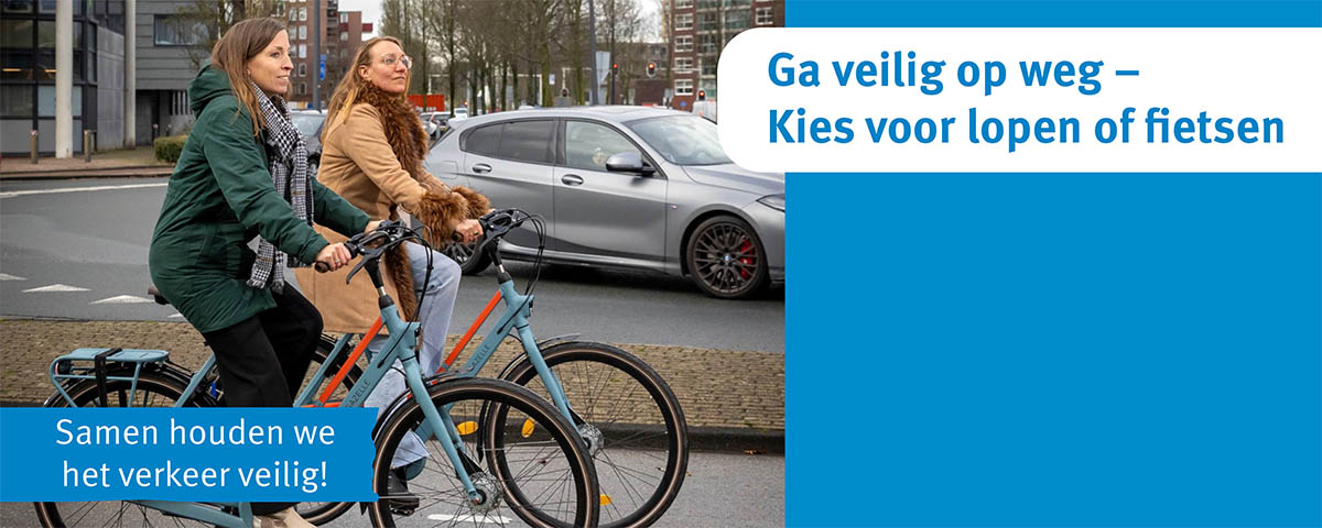 Campagneafbeelding Samen houden we het verkeer veilig! met fietsers op een rotonde en de tekst Ga veilig op weg - Kies voor lopen of fietsen