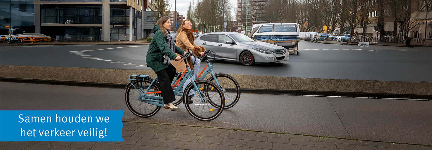 Campagneafbeelding Samen houden we het verkeer veilig! met fietsers op een rotonde