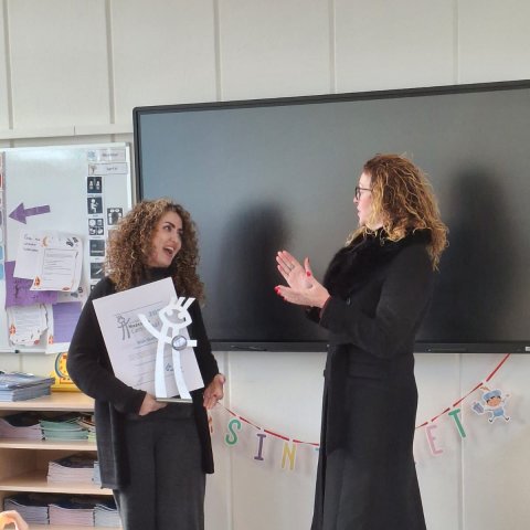 Foto van Nian Shafik en wethouder Denise Mulder