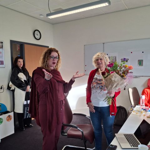 Foto van Cora Kloet en wethouder Denise Mulder 