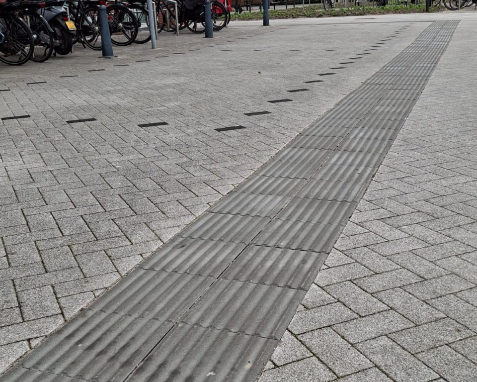 Foto van een geleidelijn