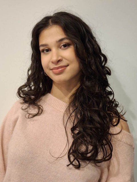 Portretfoto van Mina Ahmad