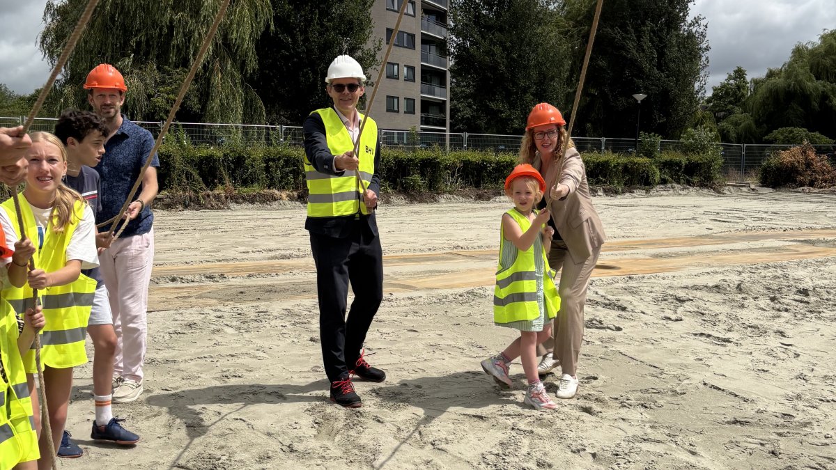 Eerste paal geslagen voor nieuwe Montessorischool Maassluis
