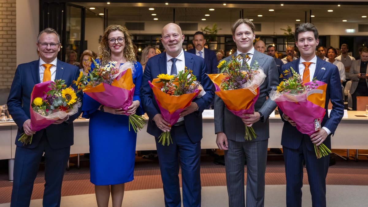 Nieuwe wethouders en raadsleden beëdigd tijdens raadsvergadering 4 juni