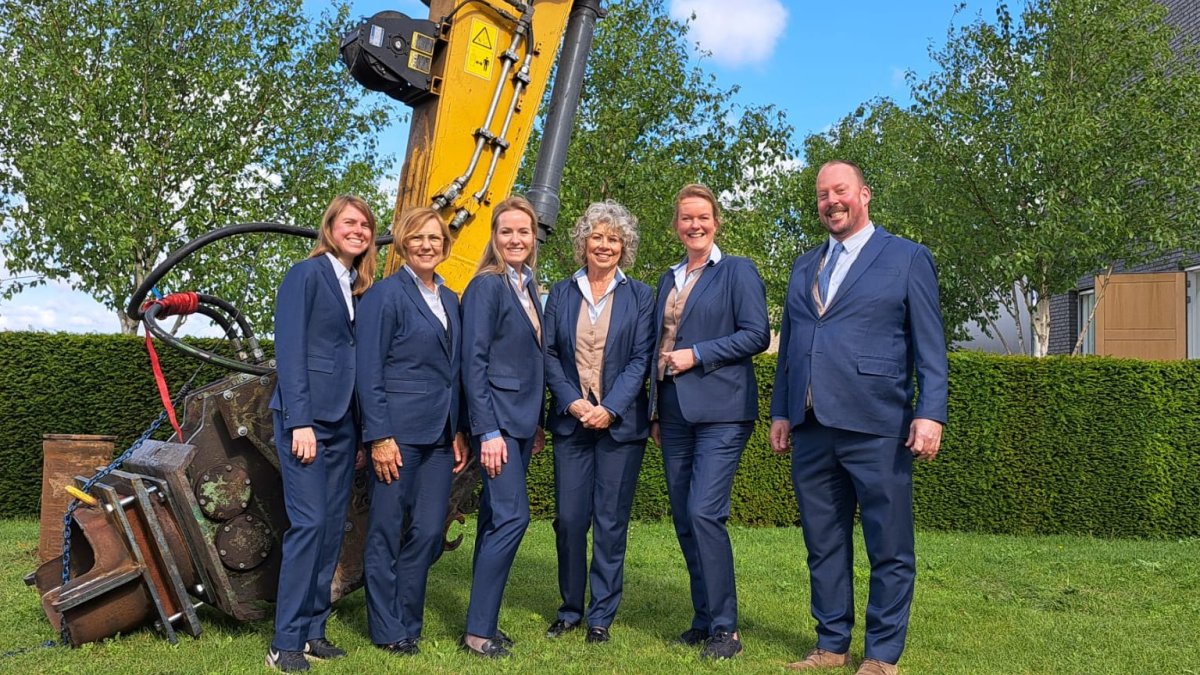 Symbolische start verbouwing aula: Eerste paal geslagen op Nieuwe begraafplaats