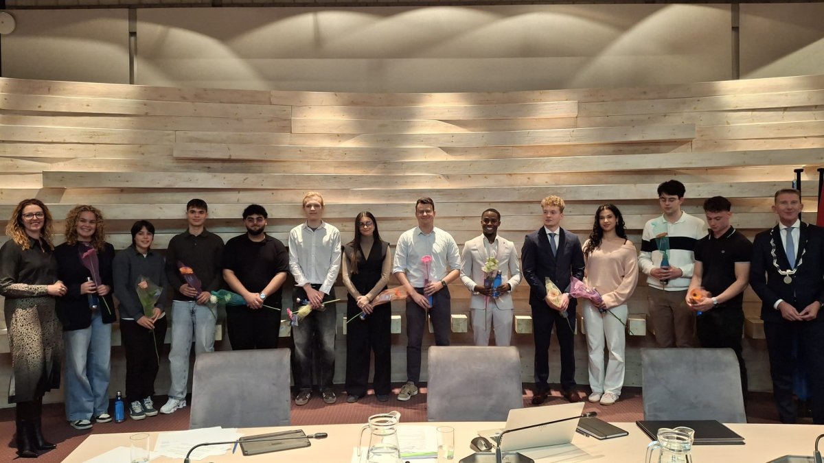 Burgemeester installeert leden jongerenraad