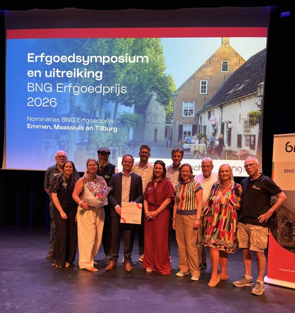 Afvaardiging van de gemeente Maassluis, bestaande uit wethouders Martijn Kroonen en Sjoerd Kuiper en ambtenaren, samen met vrijwilligers uit Maassluis.