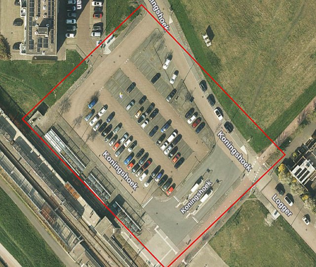 Luchtfoto plein metrostation Maassluis West met het cameragebied ingetekend