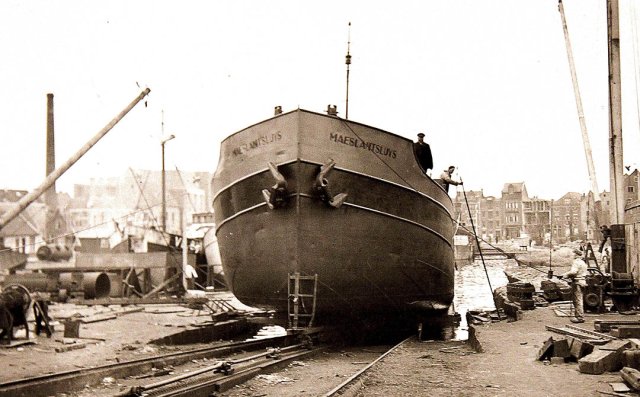 Historische foto van waterboot Maeslantsluys