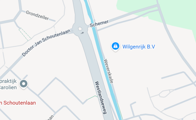 U ziet hier de rotonde Maasdijk / dr. Jan Schoutenlaan / Westlandseweg. De Maasdijk is ter plaatse afgesloten vanuit de richting Westland. Autoverkeer vanuit de richting Westland wordt omgeleid via de dr. Albert Schweitzerdreef en de Kwartellaan.