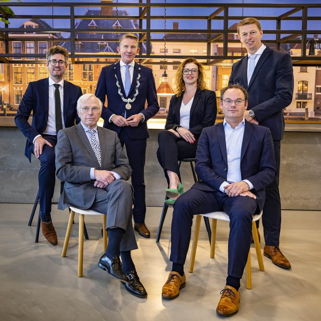 Foto van burgemeester, wethouders en gemeentesecretaris