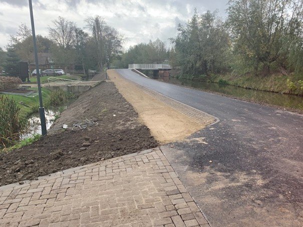 Nieuwe brug en het toegankelijke deel van de werverskade