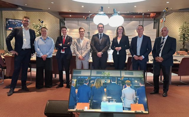 Foto van de deelnemers aan het lijsttrekkersdebat