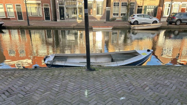 Weesbootje aangetroffen aan de Prinsekade  