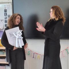 Foto van Nian Shafik en wethouder Denise Mulder