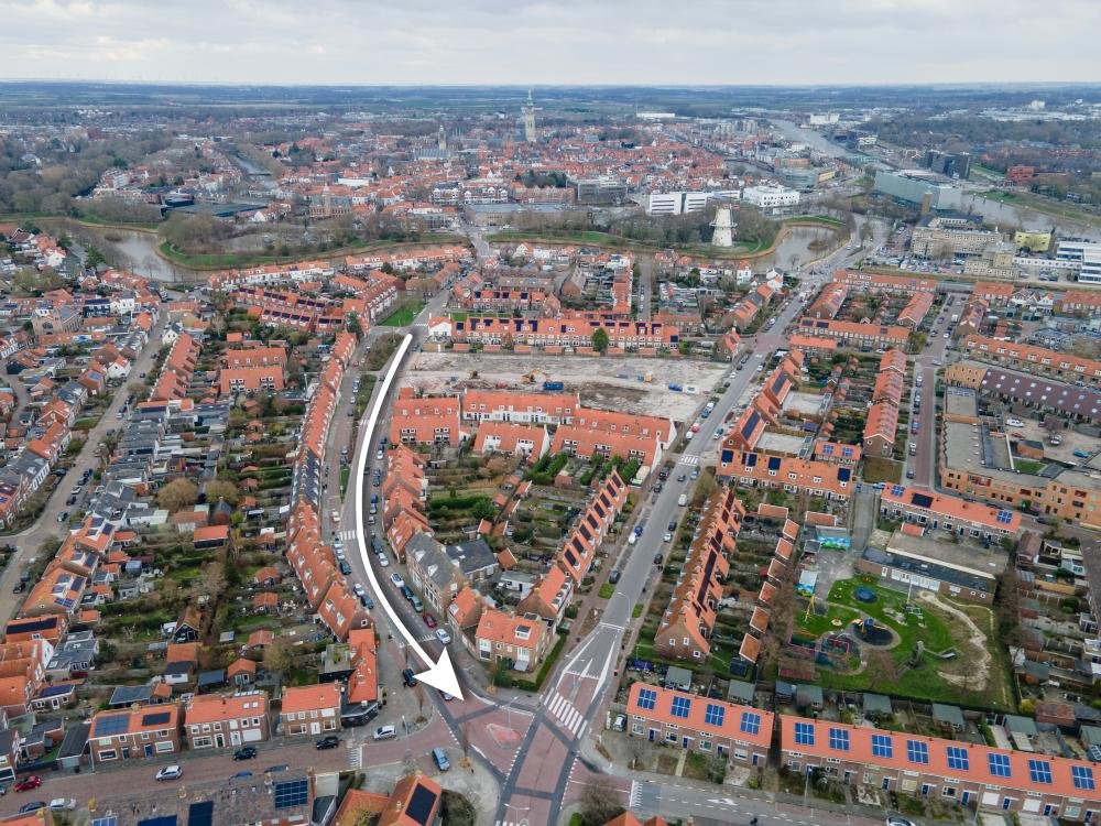 Luchtfoto Langevieleweg met aanduiding eenrichtingsverkeer tussen aansluiting met de Ruyterstraat tot het Banckertplein