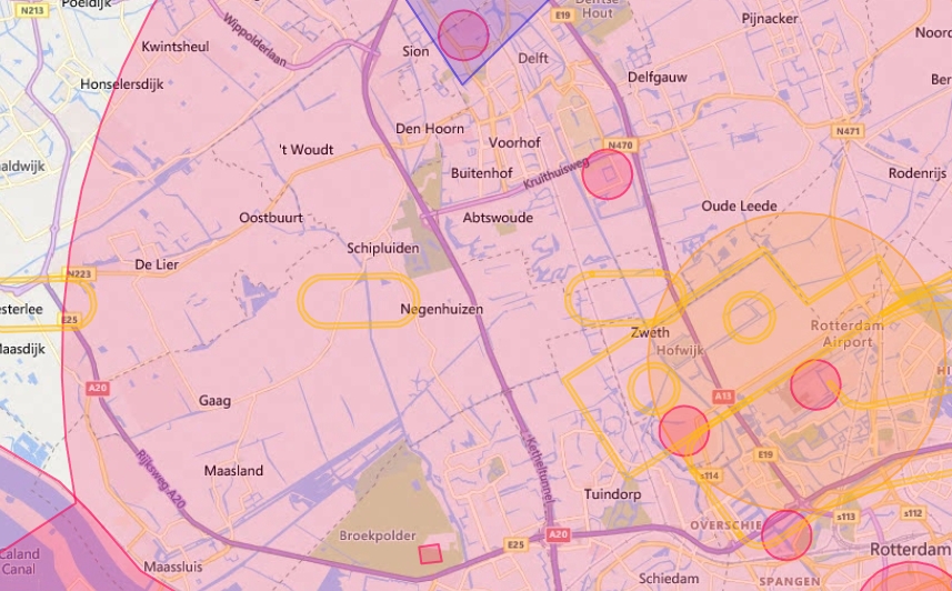 Op de kaart is een rode cirkel van 5 km rondom vliegveld Rotterdam The Hague Airport te zien. Dit is een no-fly zone. Het grondgebied van Midden-Delfland valt helemaal binnen deze cirkel.