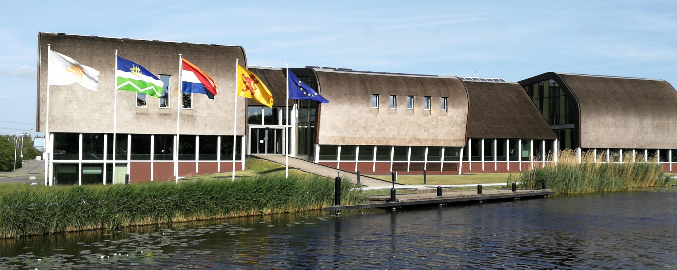 Gemeente Midden-Delfland hecht waarde aan duurzaamheid. Dit wordt getoond in het nieuwe gemeentehuis. (foto: middendelfland.nl)
