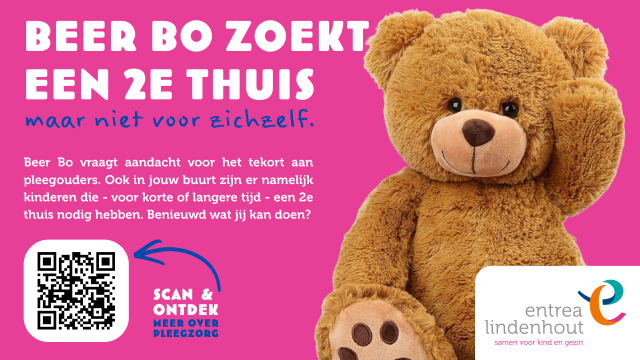 Roze campagneposter van Beer Bo met een grote bruine teddybeer, de tekst ‘Beer Bo zoekt een 2e thuis, maar niet voor zichzelf’ en een oproep om aandacht te vragen voor het tekort aan pleegouders. Een QR-code verwijst naar meer informatie over pleegzorg. Rechtsonder staat het logo van Entrea Lindenhout.