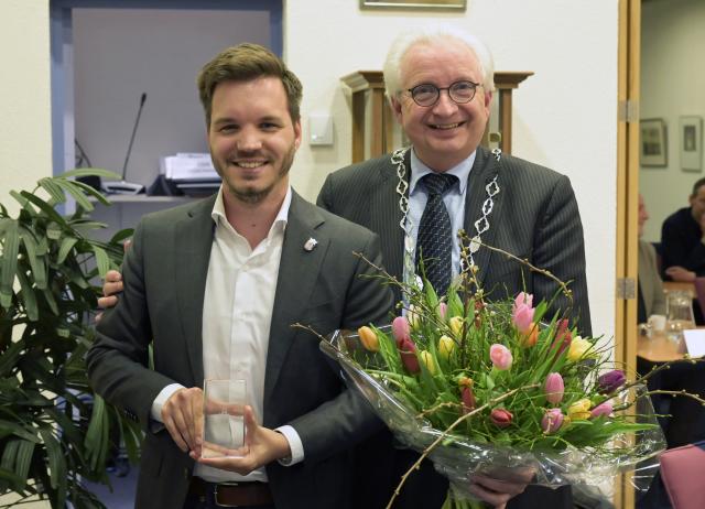 Geoffrey van de Honert en burgemeester Gradisen