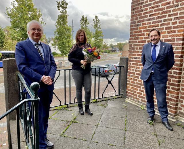 van links naar rechts burgemeester Gradisen, Monique Vos, gouverneurs Bovens