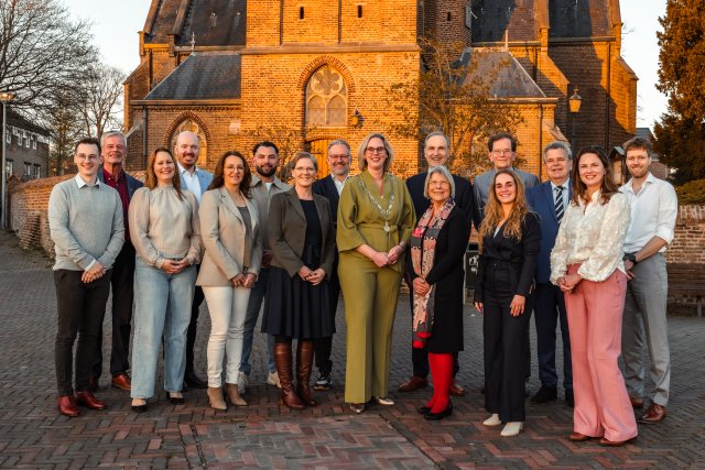 Foto van de nieuwe gemeenteraad gemaakt door House of Frames