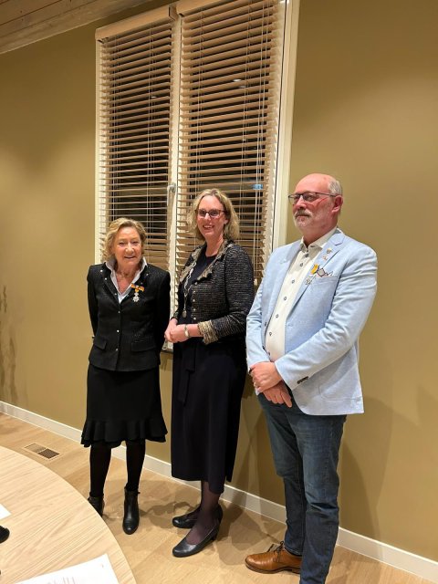 Sylvia de Vito-Van den Bouwhuijsen, burgemeester van Dijk en Luc van der Linden 
