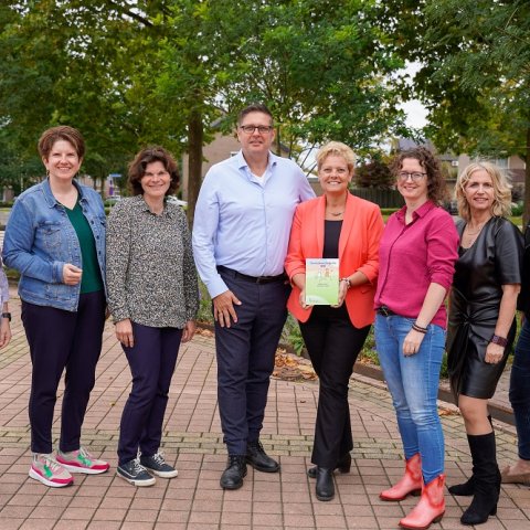 Boek verhalenestafette ‘Buddy Schop helpt zijn vriend’ gepresenteerd