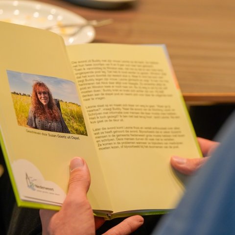Boek verhalenestafette ‘Buddy Schop helpt zijn vriend’ gepresenteerd