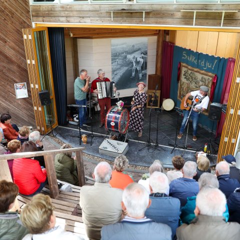 Peelpodium Muziekband Sakkerdju - Buitencentrum De Pelen
