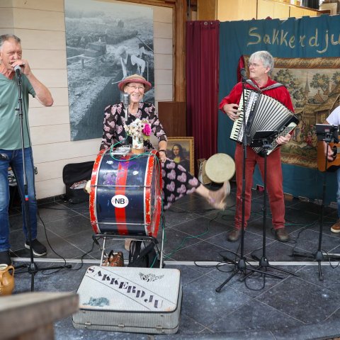 Peelpodium Muziekband Sakkerdju - Buitencentrum De Pelen