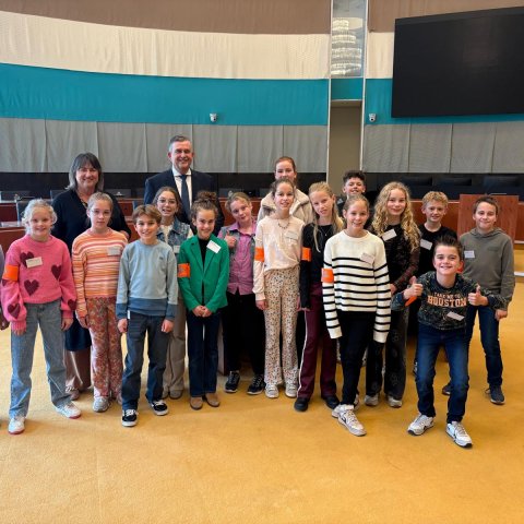 Kinderraad met Gouverneur Emile en burgemeester Op de Laak
