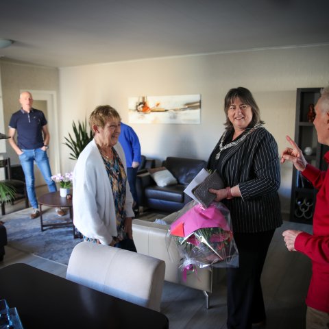 Theo en Annie Strijbosch-van den Brand vieren hun 60-jarig huwelijksjubileum.