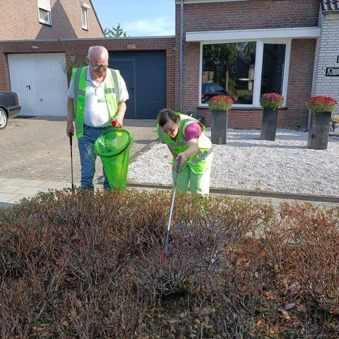 vrijwilligers en bewoners van het Thomashuis