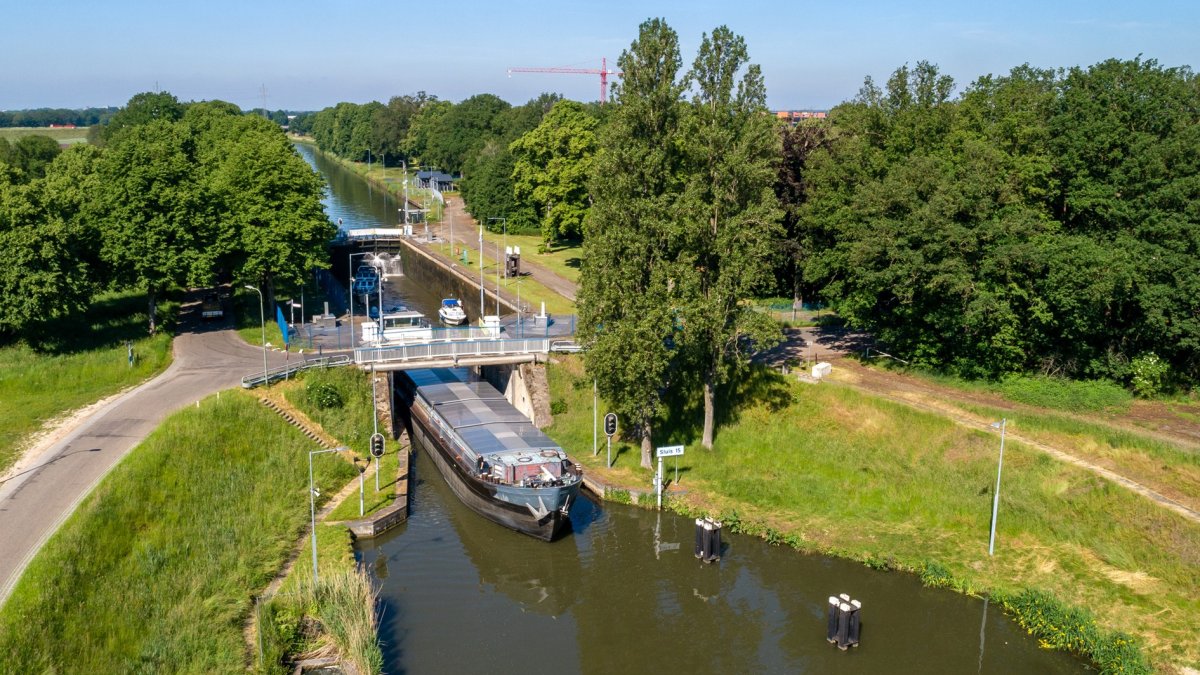 Werkzaamheden sluis 15, stremming voor scheepvaart van acht weken