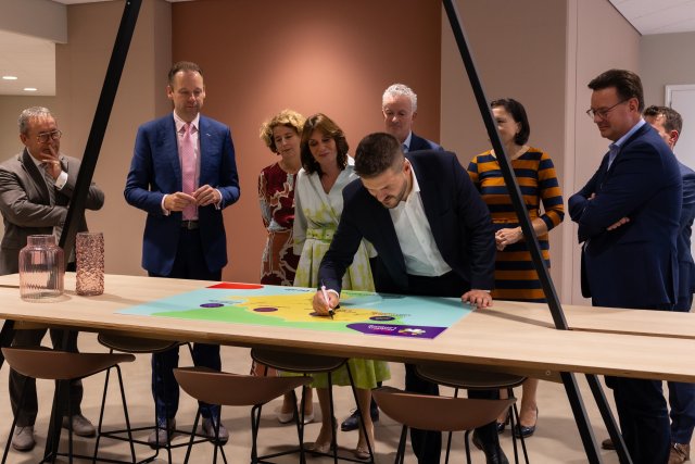 Wethouder Boris Meessen ondertekende namens de gemeente Nederweert de samenwerkingsovereenkomst. 